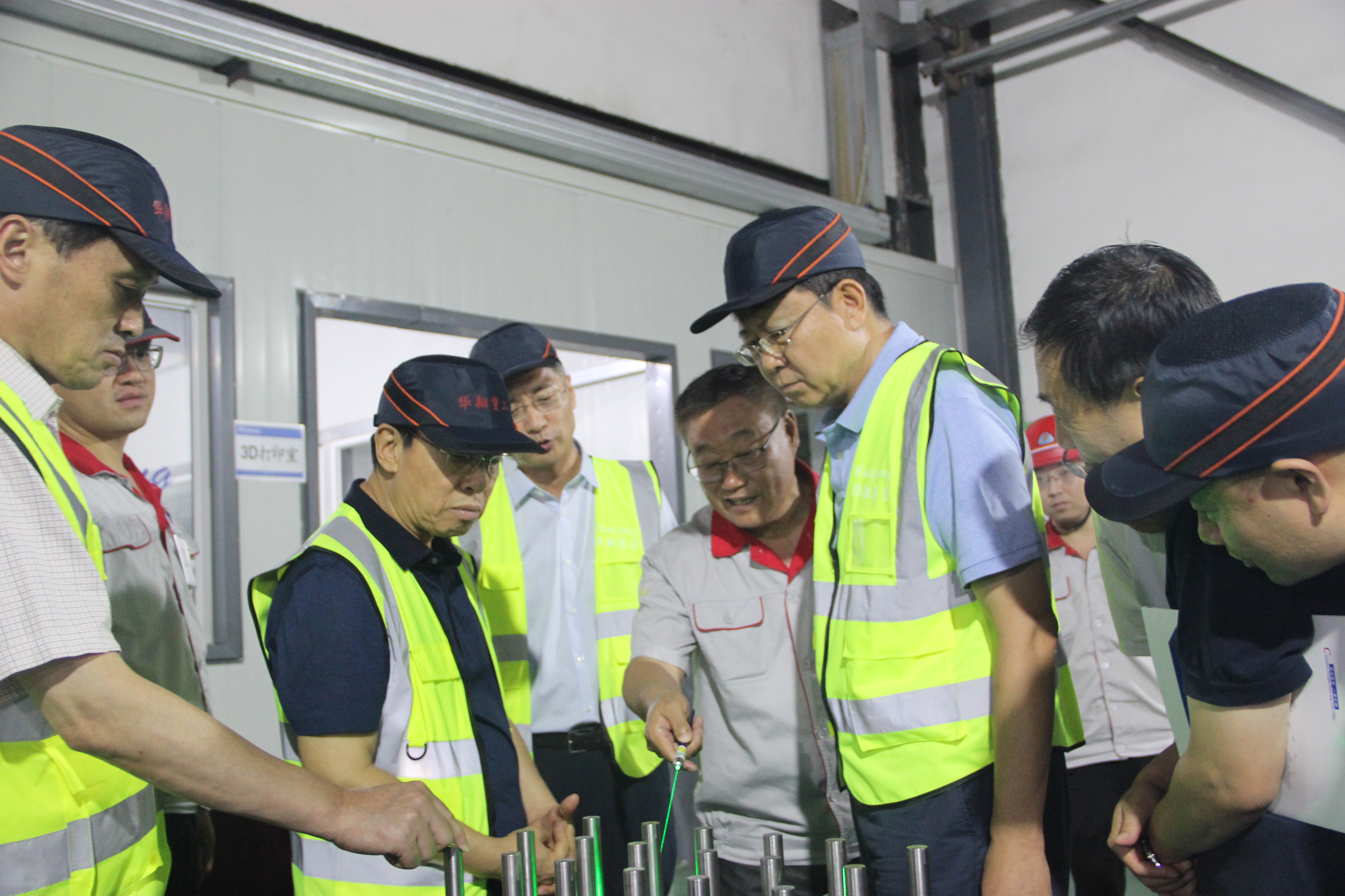 山西省人民政府原副省長、中國生產(chǎn)力學會會長、山西省資源型經(jīng)濟轉型促進會總顧問牛仁亮一行蒞臨我司調研