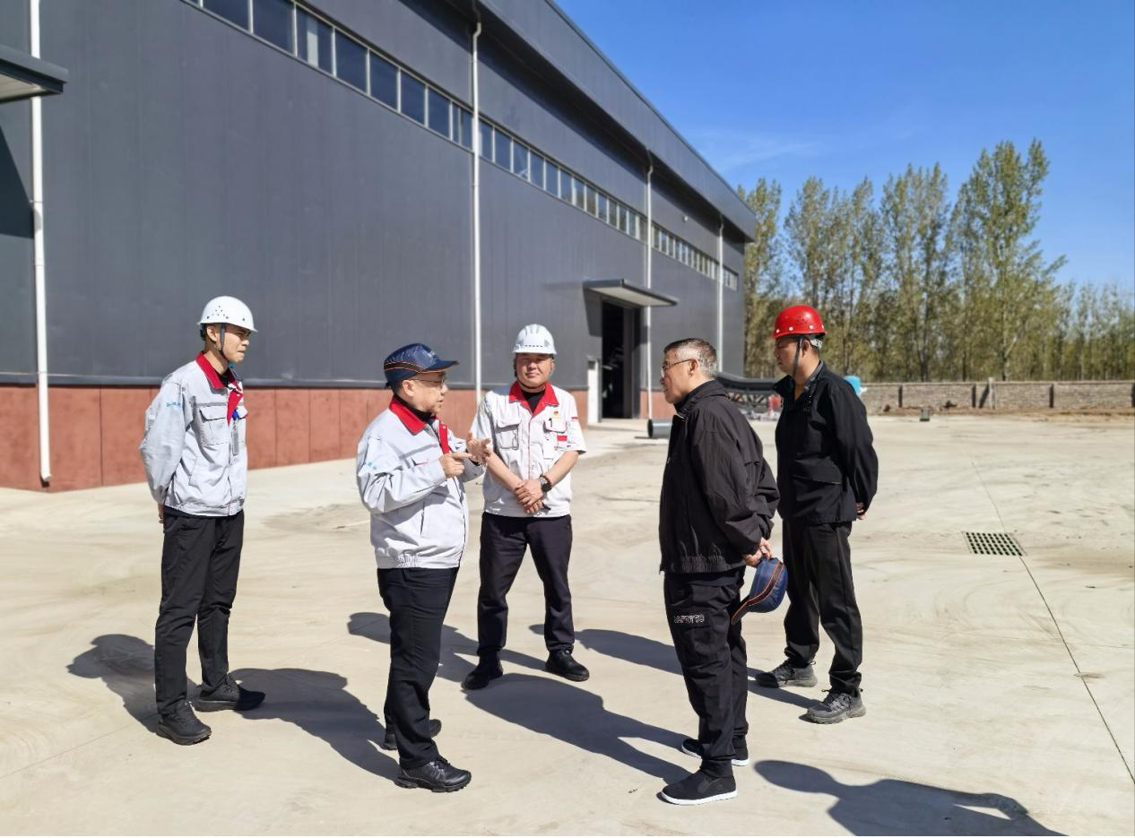 筑牢安全防線 情暖堅守初心 ——華翔集團(tuán)黨委書記、董事長王春翔深入工廠開展慰問巡查工作